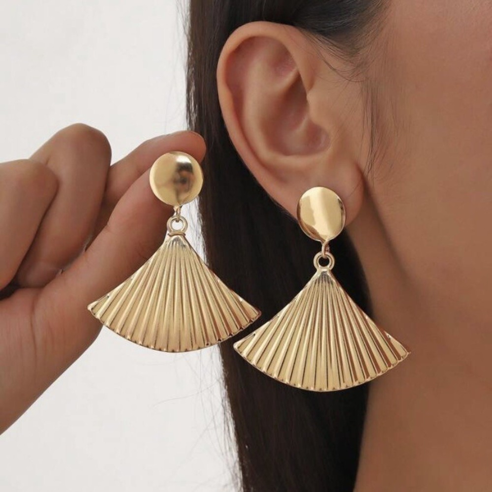 Oval Hollow Out Concave-Convex Design Unique & Luxurious Earrings Gold Tone New